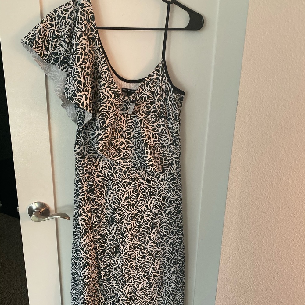 One shoulder v neck dress